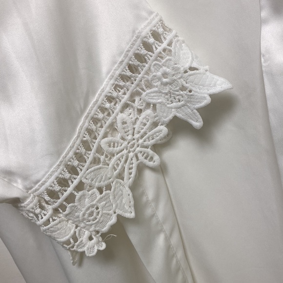 Satin and Lace Bridal Robe - Picture 3 of 7